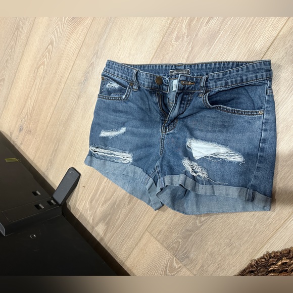 Gently used billabong jean shorts - Picture 9 of 9